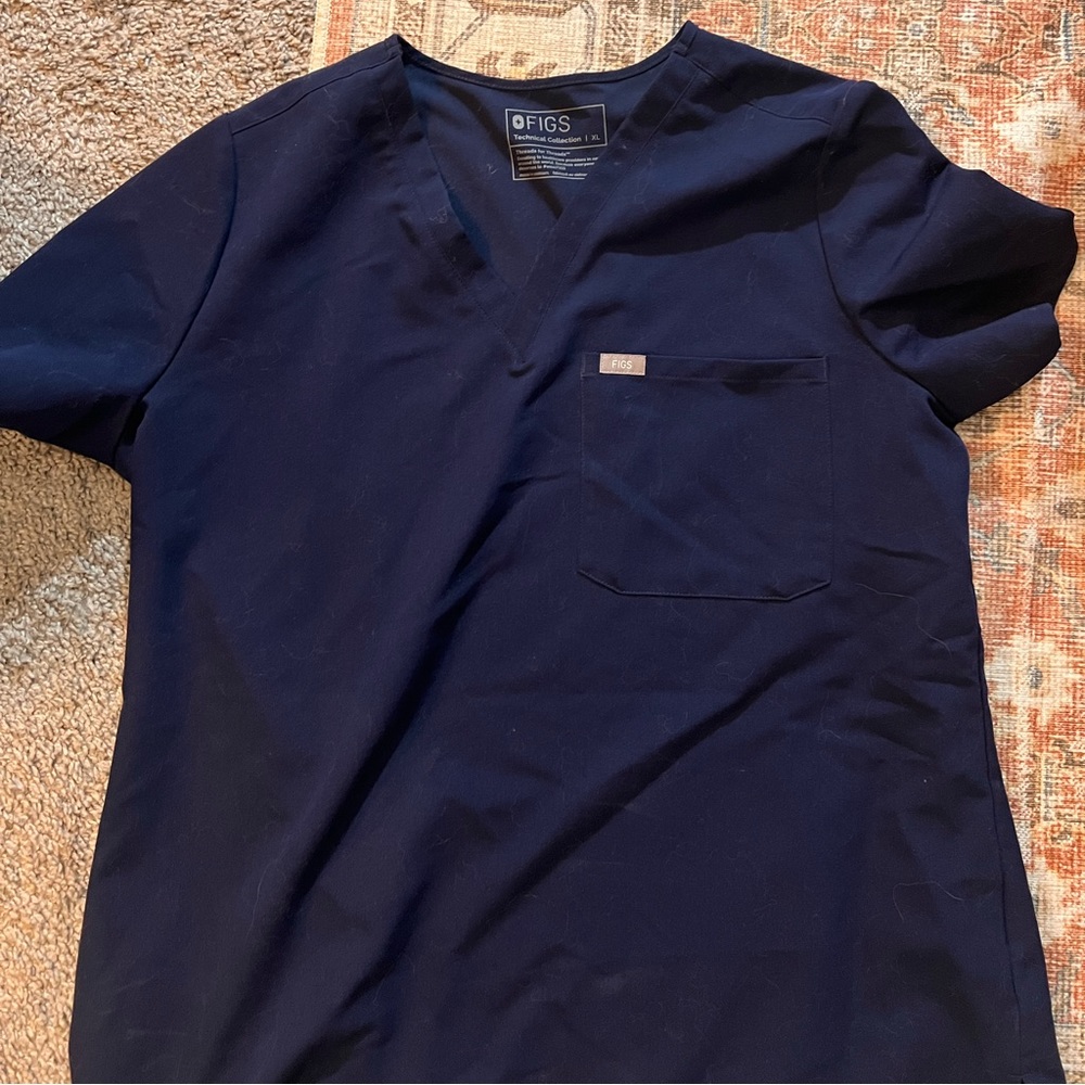 Figs scrub top